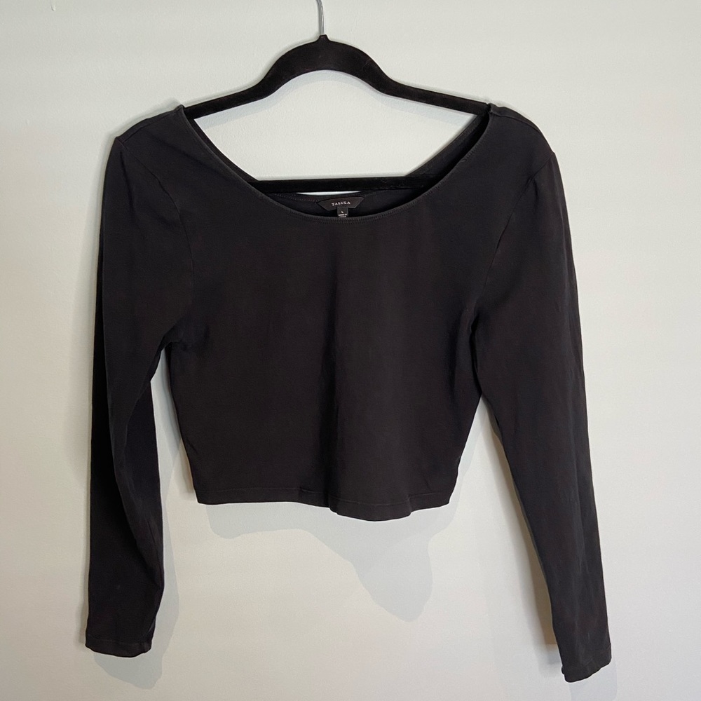 Aritzia Talula Long Sleeve Crop Top in Black, L